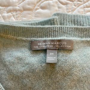 Soft cashmere Neiman Marcus sweater